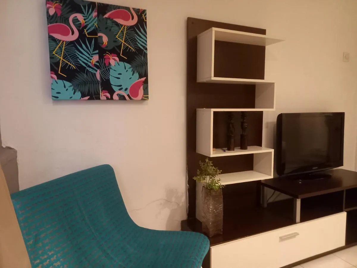 Isalos - Explore Center By Foot - Close To Helexpo, University & Hospital Soluň 0*,